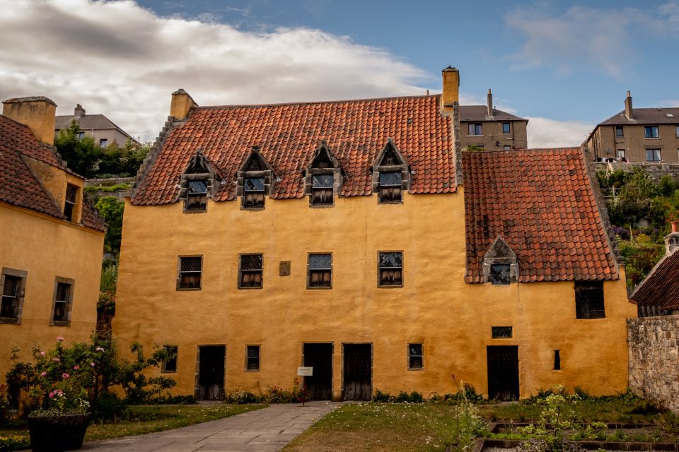 4-Day Outlander Trail From Edinburgh - Day 4: Falkland for Outlander Inverness, Culross, Lallybroch, and the return to Edinburgh