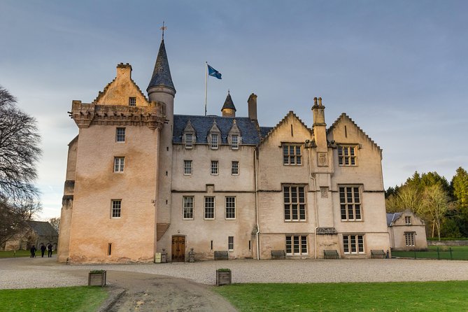 4-Day Scottish Castles Experience Small-Group Tour from Edinburgh - The mini-coach size that makes the day work