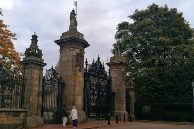 A History of Witchcraft in Edinburgh: A Self-Guided Audio Tour - Bake House Close: Witchcraft History in a Narrow, Human Space
