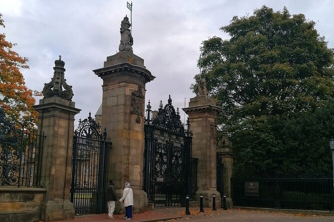 A History of Witchcraft in Edinburgh: A Self-Guided Audio Tour - Bake House Close: Witchcraft History in a Narrow, Human Space