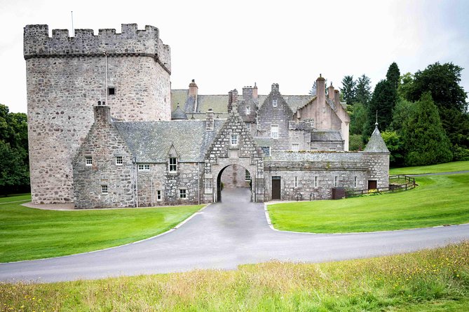 Aberdeenshire Private Half Day Castle & Historic Building Tour - Malcolm’s guiding style: stories with pace and attitude