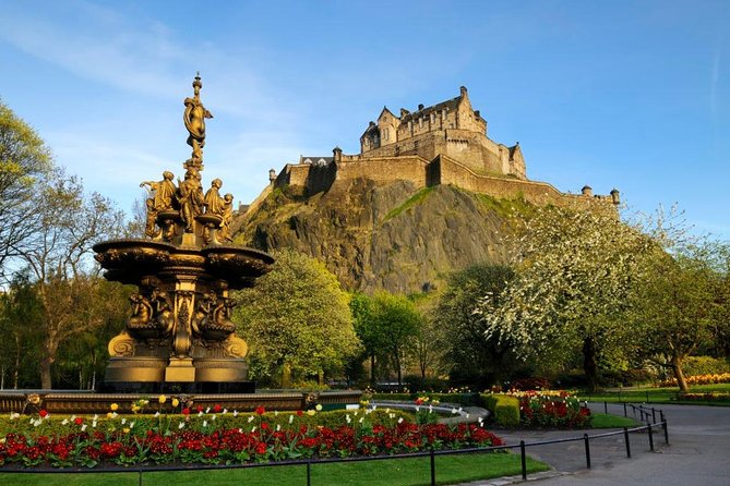 Arrival Transfer: Airport EDI to Edinburgh by Luxury Van - Flight delays and waiting time: how 60 minutes of tracking changes the mood