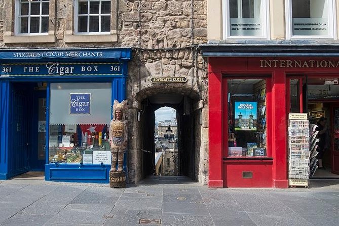 Curious Tales of the Royal Mile - Private Walking Tour - Why Edinburgh feels stranger when you walk it with stories