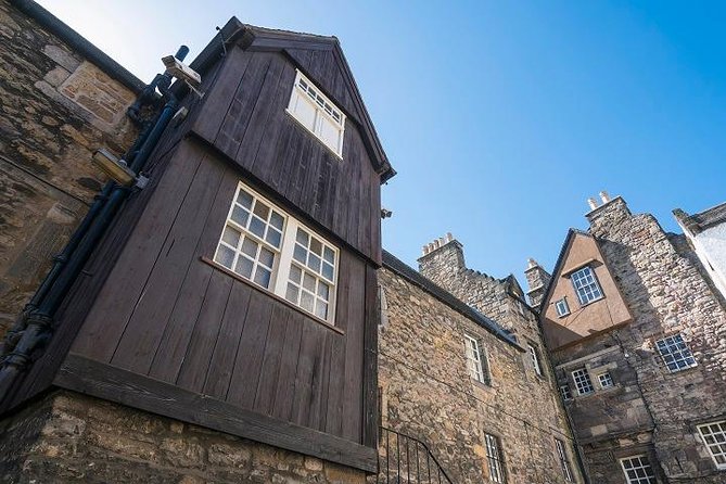 Curious Tales of the Royal Mile - Private Walking Tour - Meet Moray Grigor: the friendly host behind the best turns and alleys