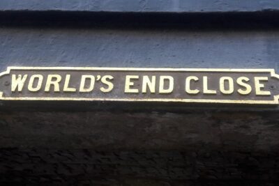 Curious Tales of the Royal Mile - Private Walking Tour - Advocate’s Close and St Giles Cathedral: legal trouble, mischief, and memory