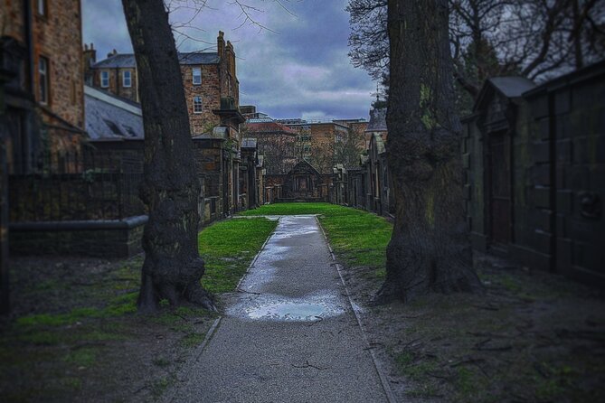 Dark History and Ghost Tour of Edinburgh - A 6:00 pm Night Walk That Keeps Moving