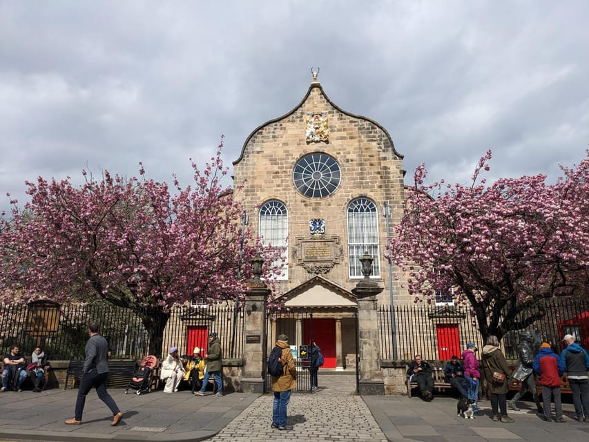 Dark Stories of Edinburgh: walking tour in French - Value for money: why the $47 price feels fair for 3 hours