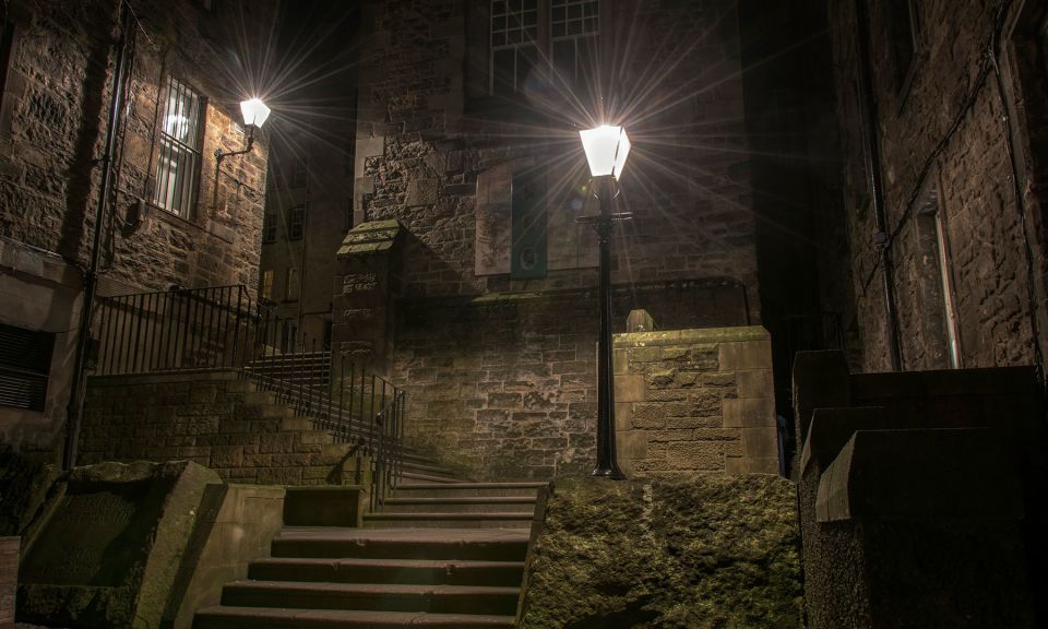 Edinburgh: 2-Hour Ghost Tour in Spanish - Pace, Comfort, and Weather Reality Checks