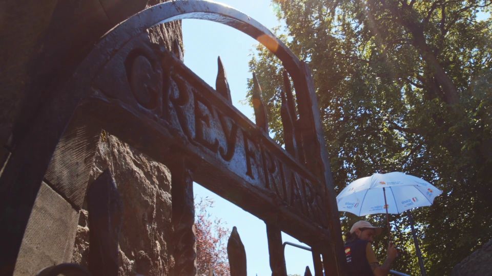 Edinburgh: 2-Hour Ghost Tour in Spanish - Cemetery Stop: David Hume and the Paranormal Mood