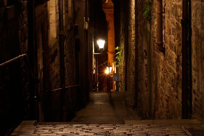 Edinburgh 2 Hour Nighttime Ghost Tour Italian Tour Guide - Weather, Nightfall Pace, and Comfort Tips That Matter
