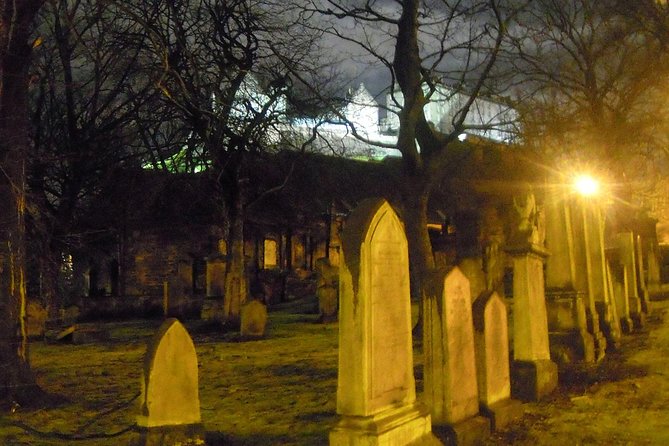 Edinburgh 2 Hour Nighttime Ghost Tour Italian Tour Guide - Who This Tour Suits Best (and Who Might Want Something Else)