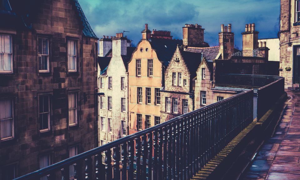 Edinburgh: 3-Hour Historical Walking Tour in Italian - Grassmarket and Greyfriars Kirkyard: the dark side with a clear thread