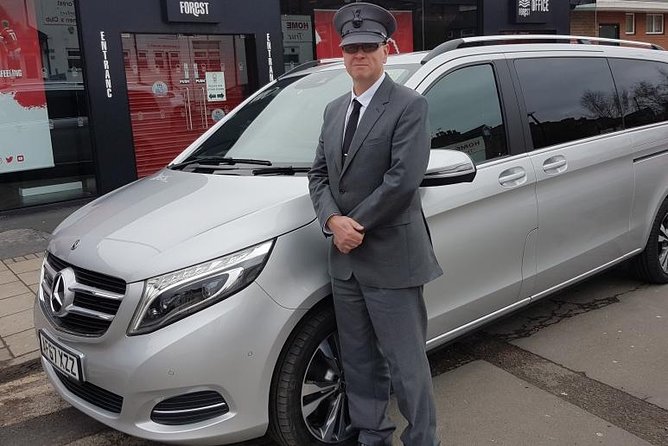Edinburgh Airport to Glasgow City Chauffeured Hire Driver - What Makes the Chauffeur Service Different From a Taxi