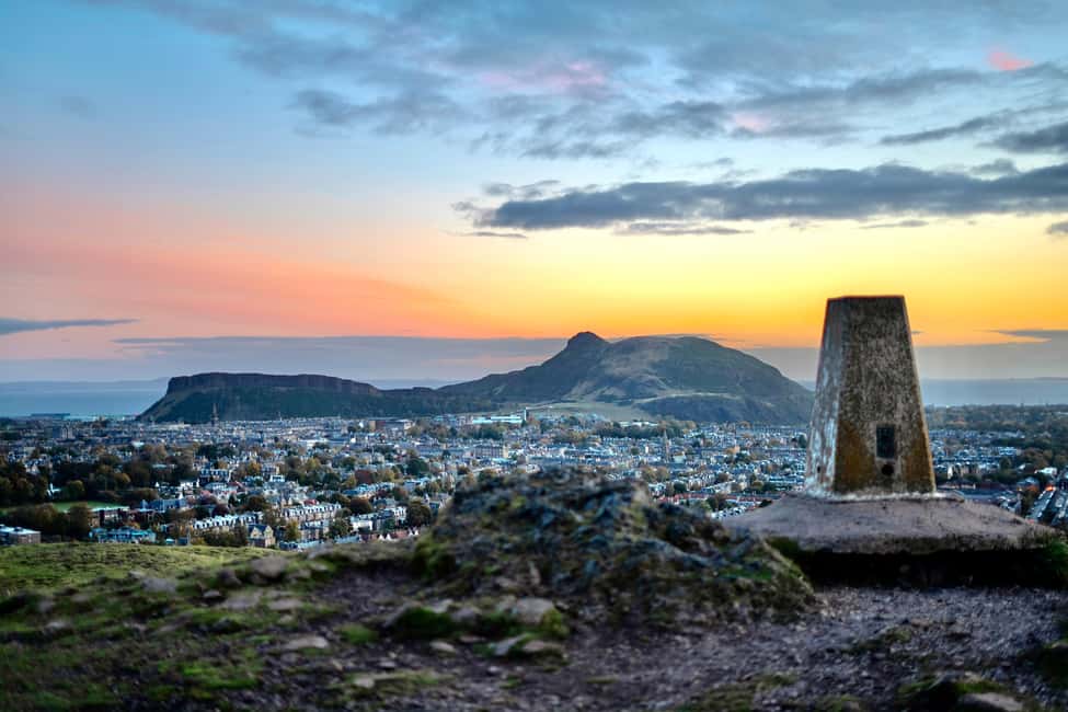 Edinburgh: Arthur's Seat Hike with Mountain Guide - Starting at Holyrood: King’s Gallery to a quick escape uphill