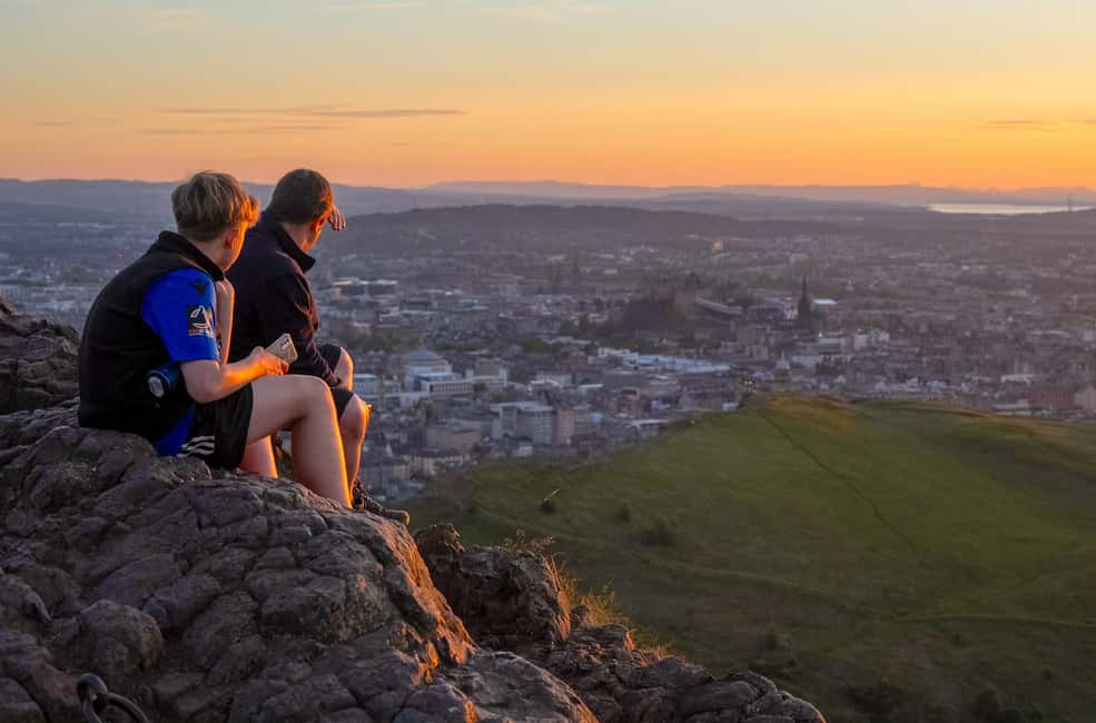 Edinburgh: Arthur's Seat Hike with Mountain Guide - What you’ll do during the two hours: a clear rhythm of walking and stops