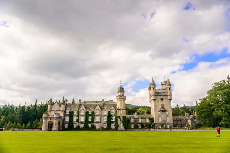 Edinburgh: Balmoral Castle and Scone Palace Royal Tour - Starting in Edinburgh: Forth Bridges and a Clever History Warm-Up