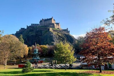 Edinburgh Castle: Guided Walking Tour with Entry Ticket - The Esplanade walk: where the guide sets the siege scene