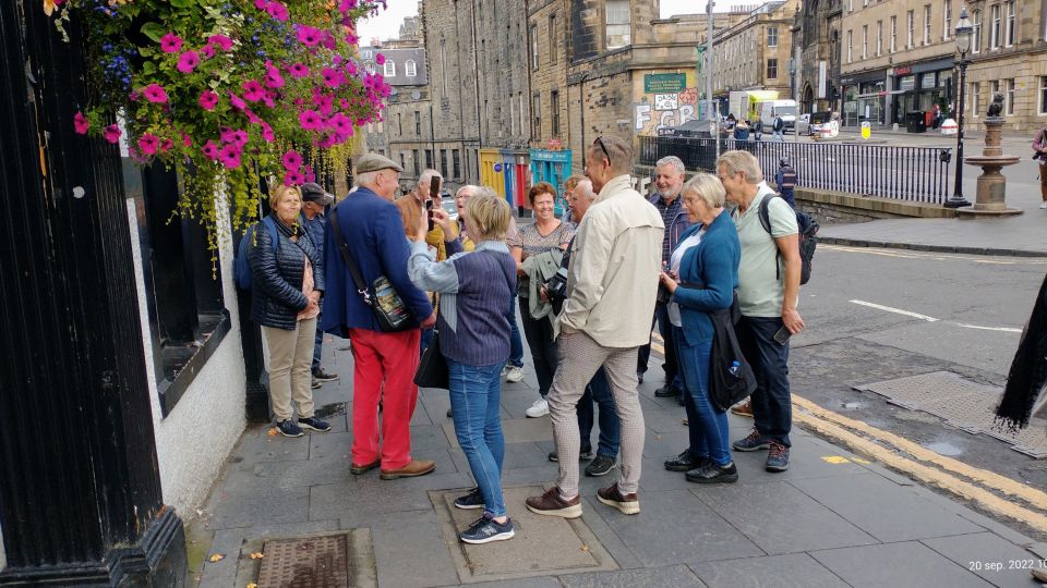 Edinburgh: City Highlights Private Guided Walking Tour - Why a private walking tour is the smart way to see Edinburgh