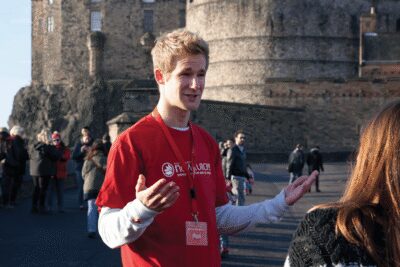 Edinburgh: City Highlights Walking Tour - Royal Mile to St Giles: how the guide makes landmarks feel alive