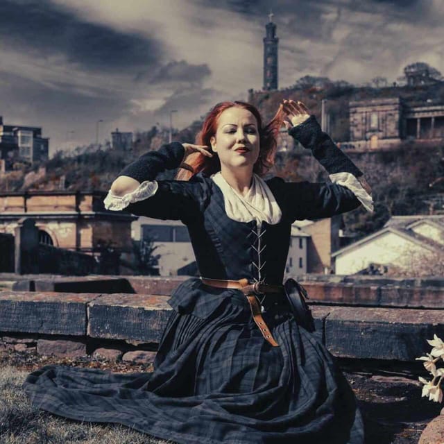 Edinburgh: Crime and Punishment Walking Tour - Meeting St Giles’ Cathedral and a Costumed Guide With an Umbrella