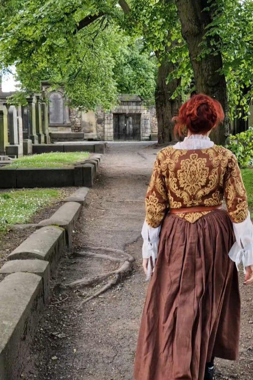 Edinburgh: Crime and Punishment Walking Tour - How the Walk Works: Time on Foot, Group Size, and Story Flow