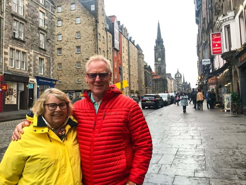 Edinburgh: Custom Highlights & Hidden Gems Tour with a Local - Meeting at Harvey Nichols and Getting Comfortable Fast