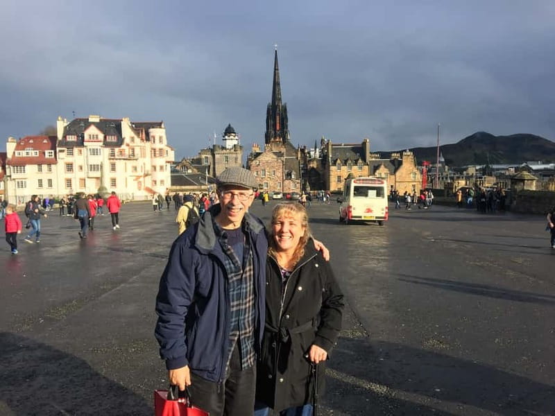 Edinburgh: Custom Highlights & Hidden Gems Tour with a Local - Secret Alleyways and Historic Streets That Don’t Need a Dig