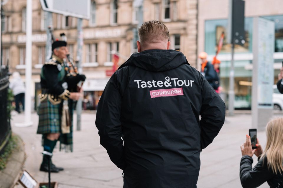Edinburgh: Food Tour with drinks - Getting Your Bearings in Edinburgh’s Old Town (Without a Museum Day)