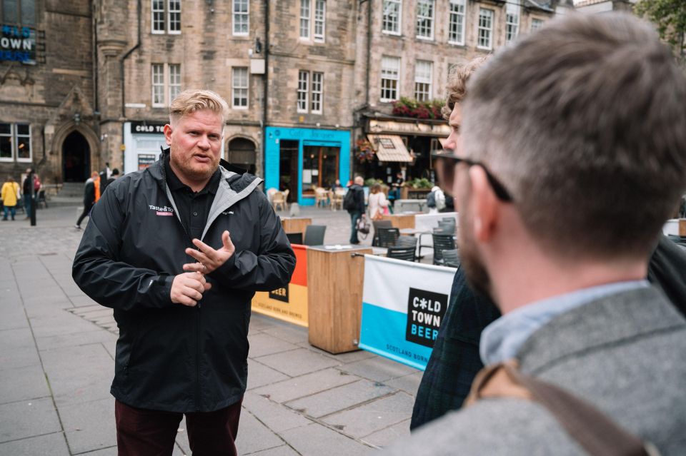 Edinburgh: Food Tour with drinks - Victoria Street Photo Moment: A Quick Architectural Side Trip