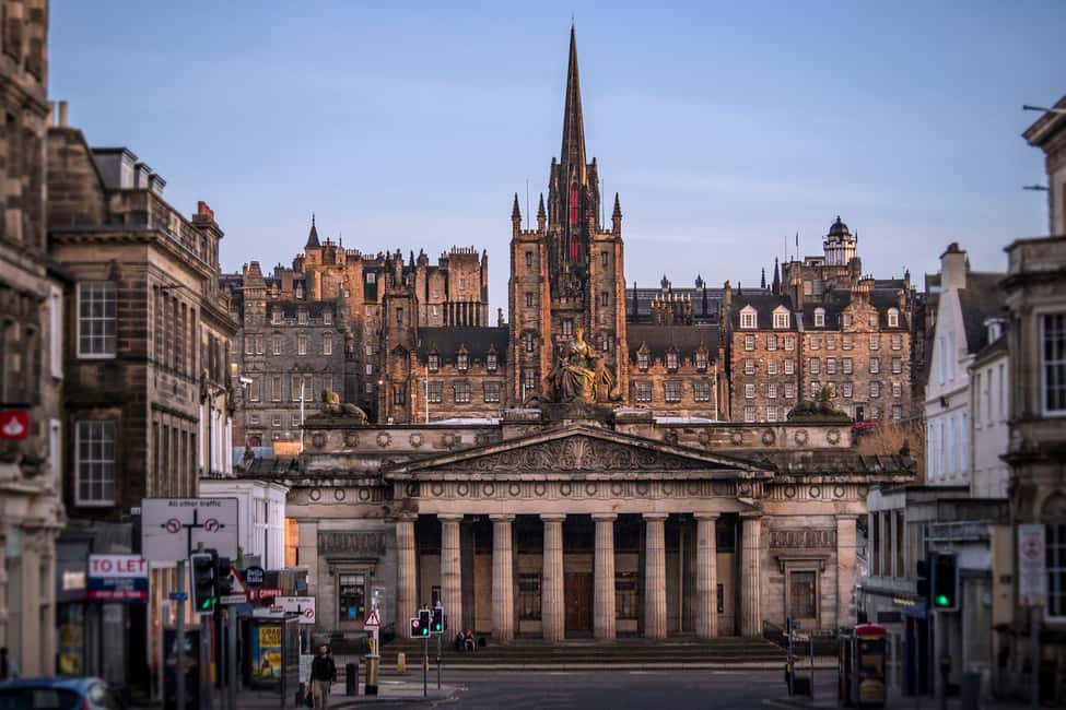 Edinburgh: Full-Day Walking Tour with Edinburgh Castle - The Royal Mile and St Giles’ Cathedral: where the city’s story turns medieval