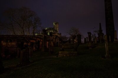 Edinburgh Ghost Tour: Mysteries, Legends and Murders - The big story stop: Old Calton Cemetery and the body-snatching era