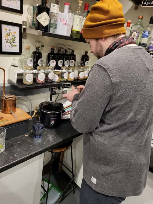 Edinburgh: Gin Distillation Workshop with Gin Tasting - Where to start: Cumberland Bar on Cumberland Street