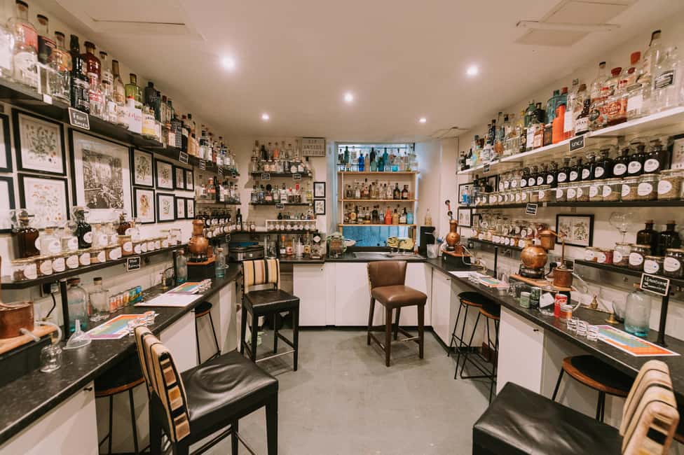 Edinburgh: Gin Distillation Workshop with Gin Tasting - The gin tasting that actually helps you build your bottle