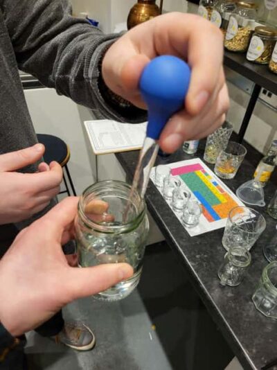 Edinburgh: Gin Distillation Workshop with Gin Tasting - Arrival drinks: your welcome G&T and a quick setup