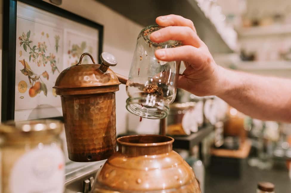 Edinburgh: Gin Distillation Workshop with Gin Tasting - Distilling and crafting your bespoke 500ml bottle