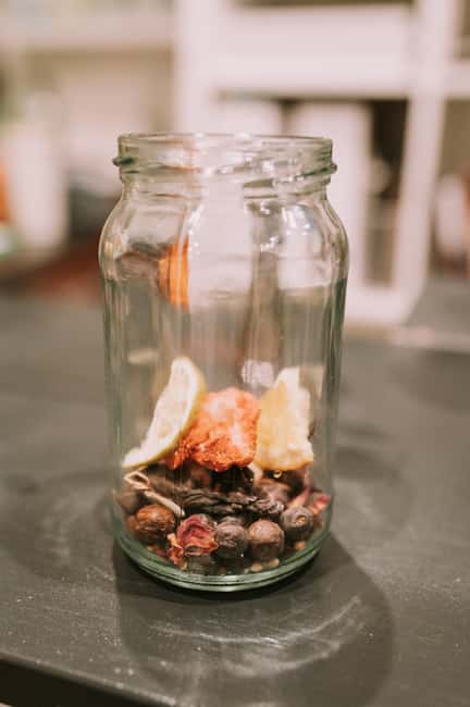 Edinburgh: Gin Distillation Workshop with Gin Tasting - Cocktail time while your gin is finishing
