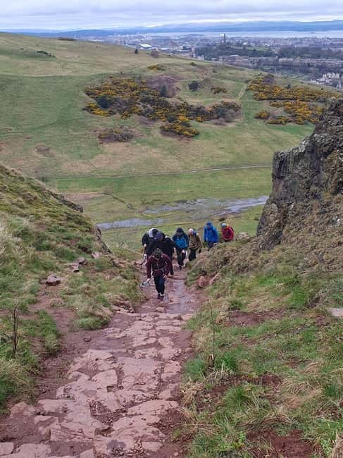 Edinburgh: Guided Hike to Arthur's Seat and Holyrood Park - Where you start at Holyroodhouse (and why it’s a good location)