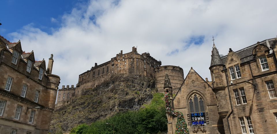 Edinburgh: Guided Tour in French - Key points you’ll feel in real time