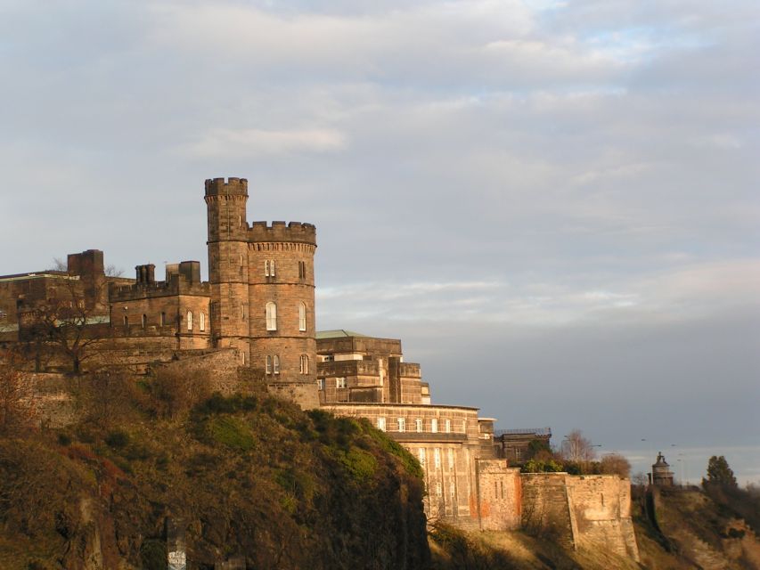 Edinburgh: Guided Tour in French - Getting oriented fast in Edinburgh’s two famous worlds