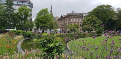 Edinburgh: Guided Tour in French - Old Town proches: narrow streets that teach you the city’s logic