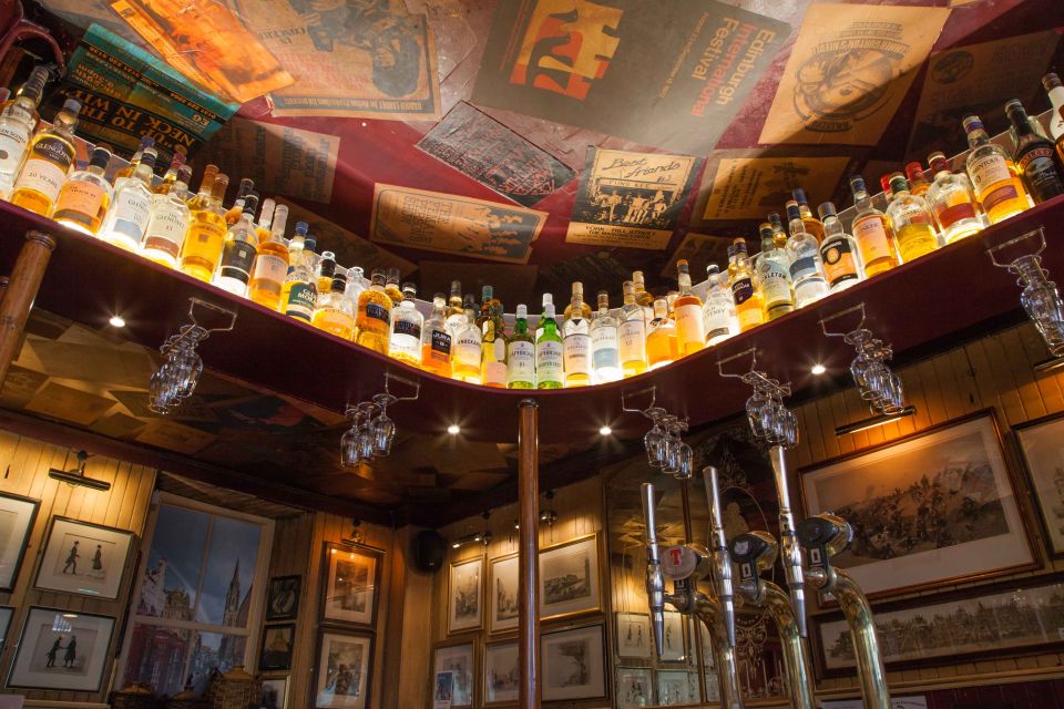 Edinburgh: Guided Whisky Tasting & Walking Tour - The walking route: Old Town alleys, garden squares, and New Town streets