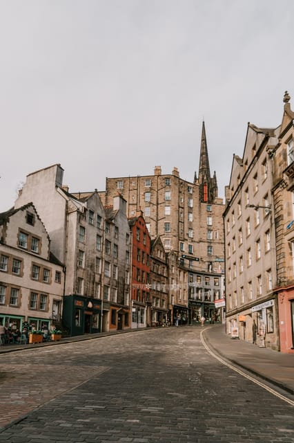 Edinburgh: Harry Potter Tour & Amazing Illusions Experience - Waverley Station and Old College: the real places behind the story mood