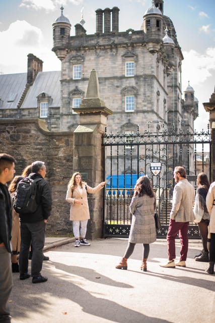 Edinburgh: Harry Potter Tour & Amazing Illusions Experience - Victoria Street views and the Diagon Alley vibe