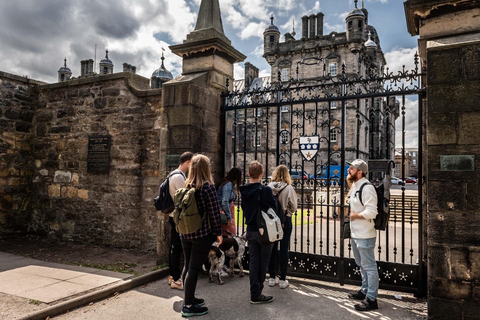 Edinburgh: Harry Potter Tour & Palace of Holyrood Entry - Edinburgh Castle views, Victoria Street, and Diagon Alley energy