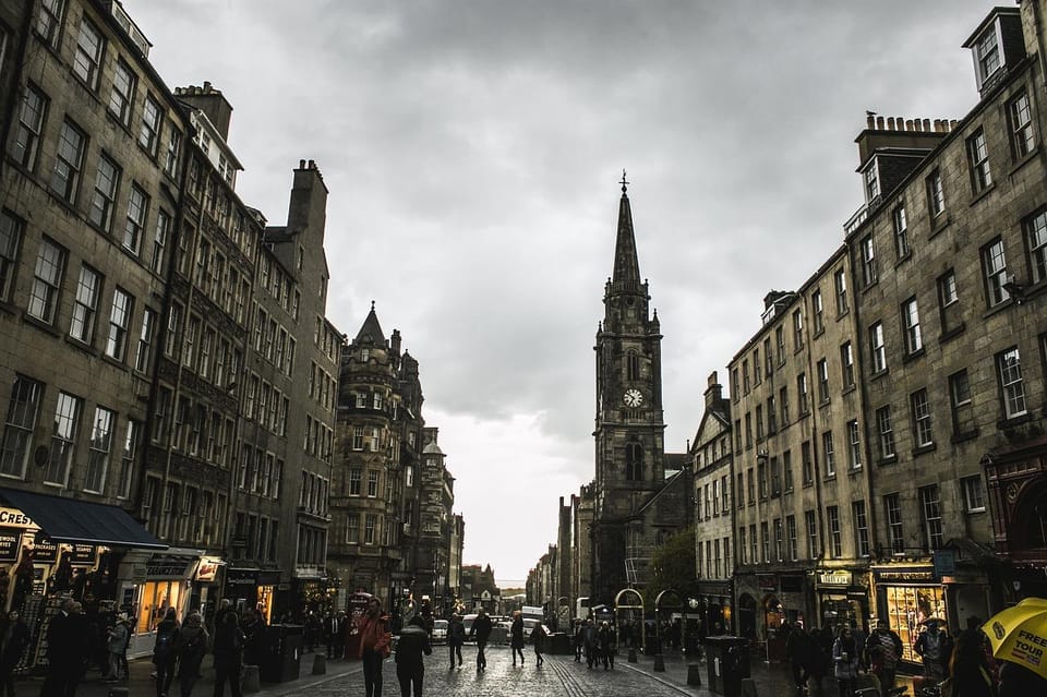 Edinburgh: Harry Potter Wizarding Walking Tour (Private) - Greyfriars Kirkyard: Tom Riddle’s Grave and the Dark-Tidy Contrast