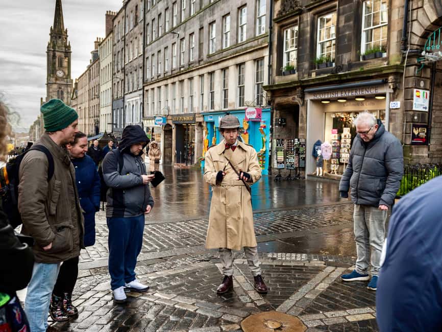 Edinburgh: Historical Gems Tour & A Taste of Scottish Fudge - Walking the Old Town with a detective-style character guide