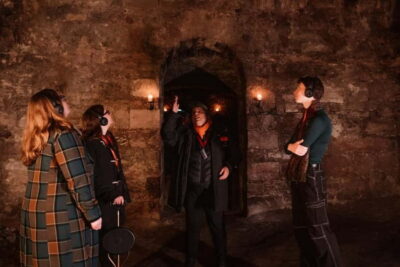 Edinburgh: Immersive Small-Group Historic Vaults Tour - Starting at Mercat Cross and getting your bearings on the Royal Mile