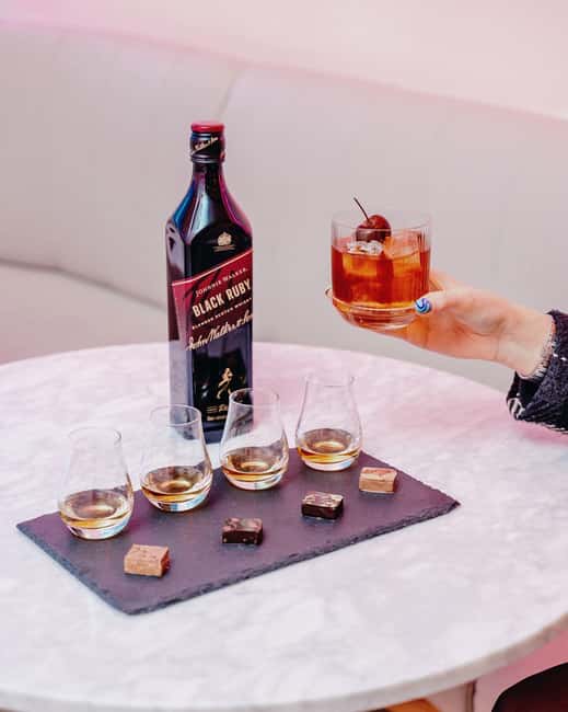 Edinburgh: Johnnie Walker Whisky and Chocolate Pairing - The welcome cocktail: Black Ruby shows up first