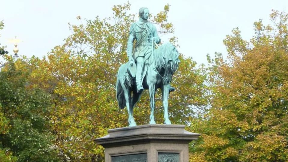 Edinburgh New Town: City Walking Tour & Exploration Game - Who this Edinburgh New Town quest is best for