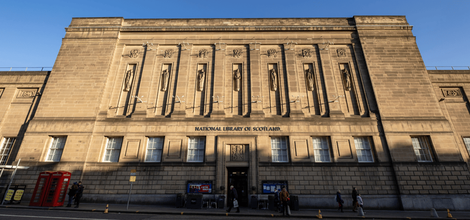 Edinburgh: Old Town Walking Tour with an APP - Edinburgh Castle Views: How to Appreciate Castle Rock Without Getting Stuck